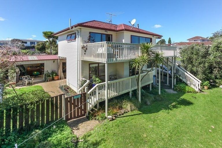 Photo of property in 12 Channel View Road, Clarks Beach, Pukekohe, 2679