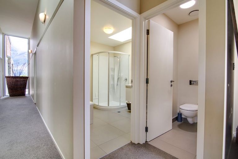 Photo of property in 33 Benmore Place, Glenorchy, 9372