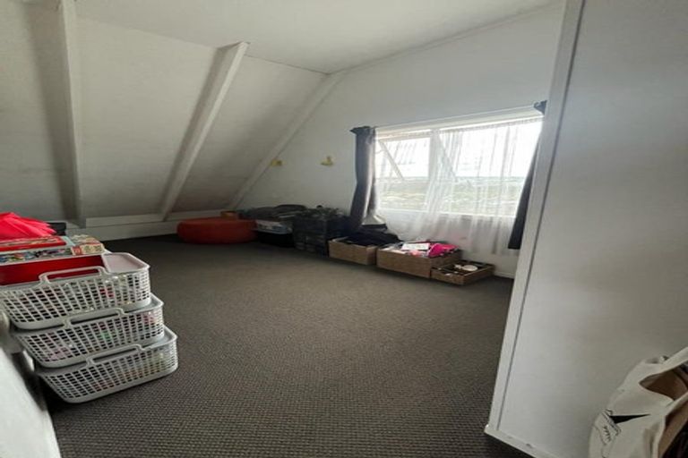 Photo of property in 34 Ellesmere Crescent, Pakuranga Heights, Auckland, 2010