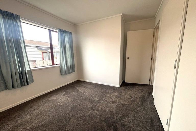 Photo of property in 2/21 Solveig Place, Randwick Park, Auckland, 2105