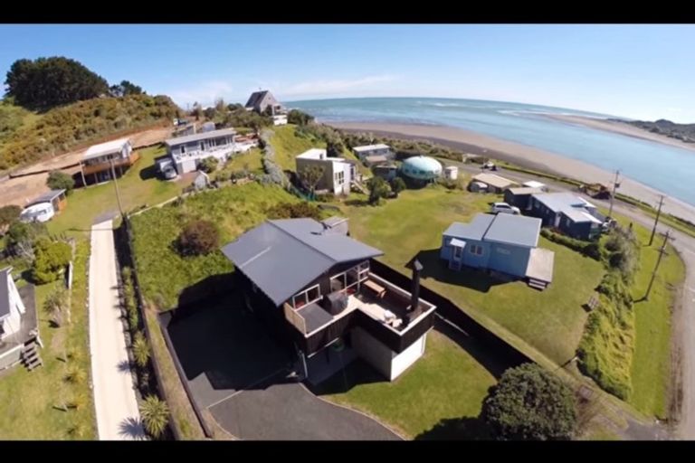 Photo of property in 8 Wainamu Road, Raglan, 3297