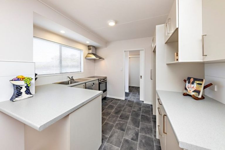 Photo of property in 28 Seaward Place, Wattle Downs, Auckland, 2103