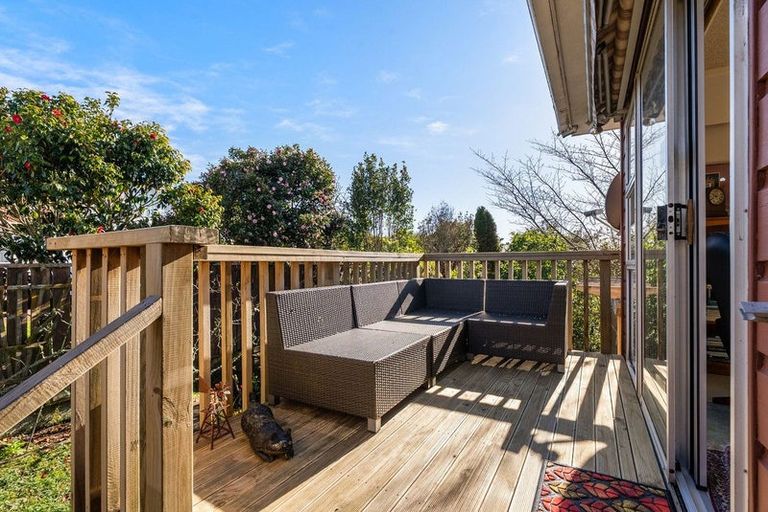 Photo of property in 2 Mckeefry Grove, Tawa, Wellington, 5028