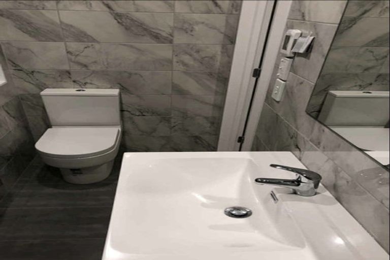 Photo of property in 48a Normanton Street, Glenfield, Auckland, 0629