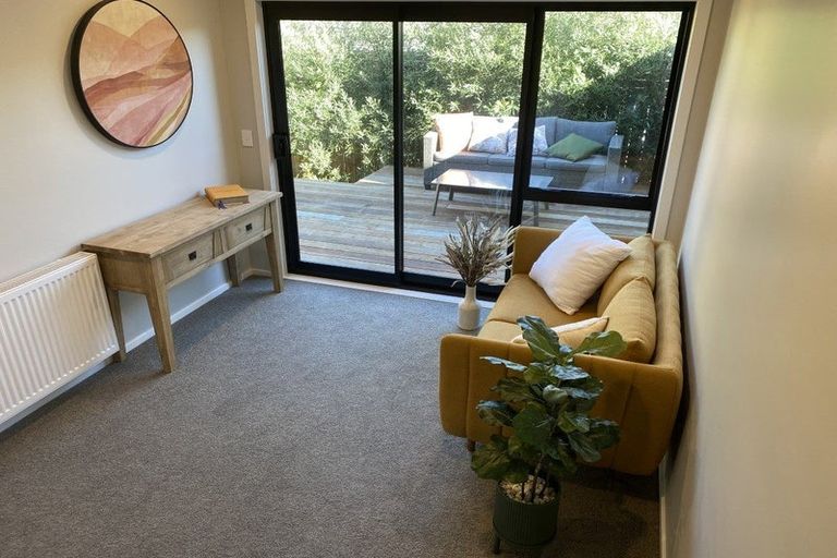 Photo of property in 2/7 Grays Road, Plimmerton, Porirua, 5026