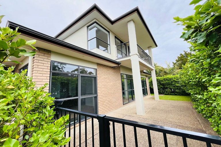 Photo of property in 13 Dressage Lane, Greenhithe, Auckland, 0632