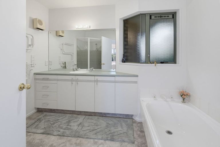 Photo of property in 8 Idesia Grove, Richmond, 7020