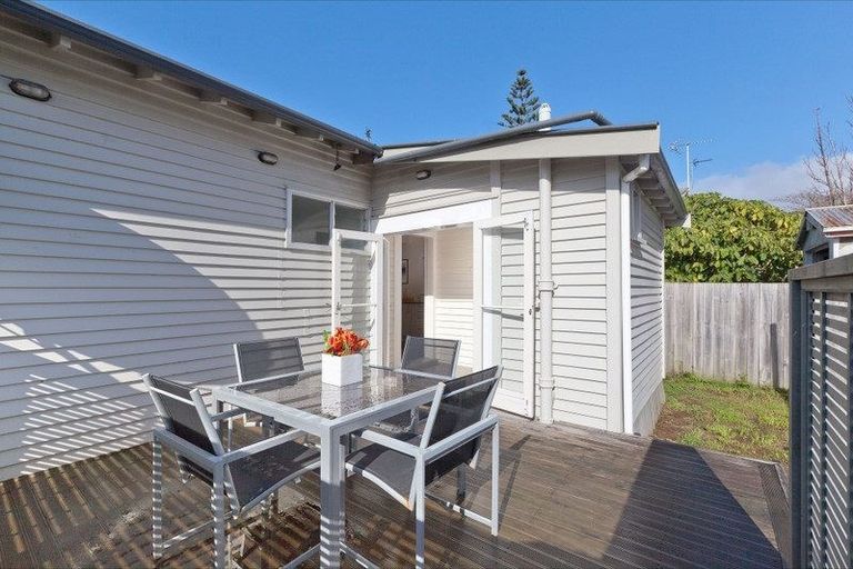 Photo of property in 12 Nikau Street, New Lynn, Auckland, 0600
