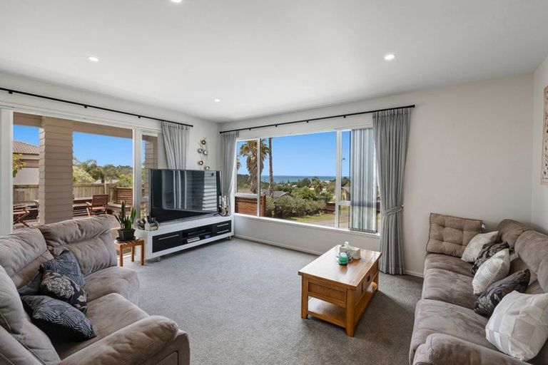 Photo of property in 8 Rakau Views, Orewa, 0931