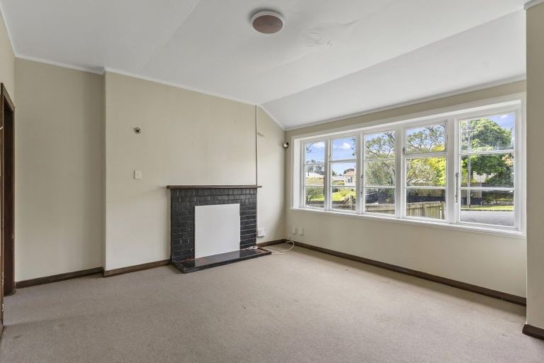 Photo of property in 50 Walmer Road, Point Chevalier, Auckland, 1022