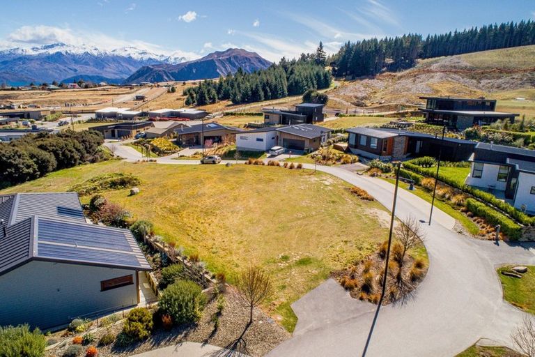 Photo of property in 5 Karearea Rise, Wanaka, 9305