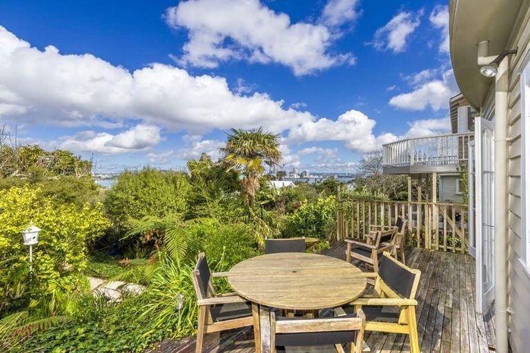 Photo of property in 15 Kerr Street, Devonport, Auckland, 0624