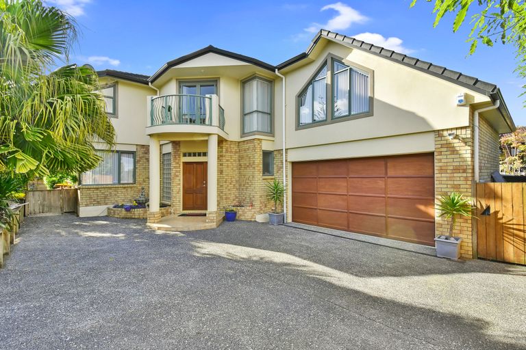 Photo of property in 2/11 The Rosebowl, Sunnyhills, Auckland, 2010