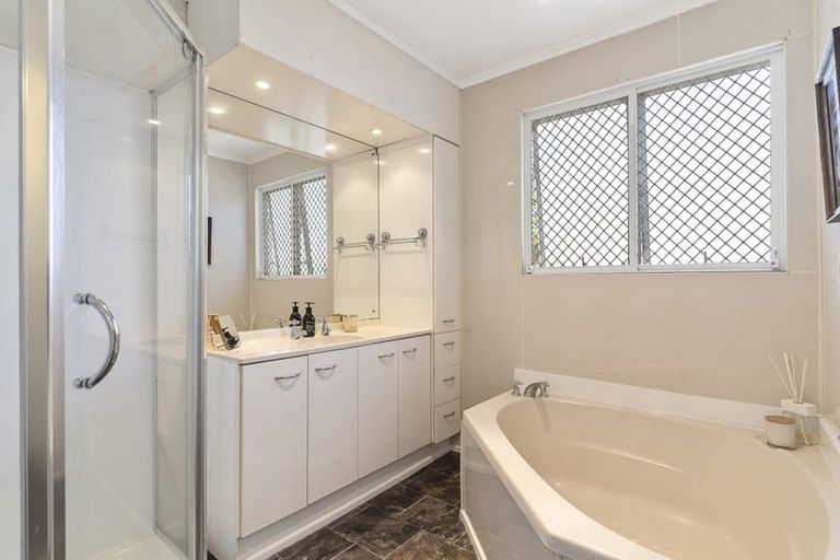 Photo of property in 20 Newham Place, Henderson, Auckland, 0612