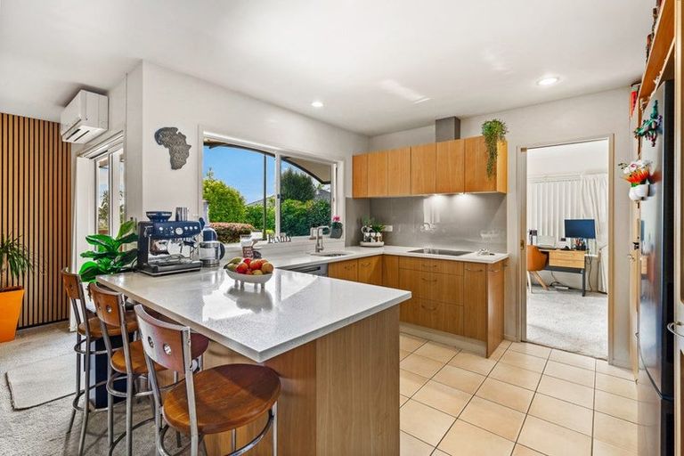 Photo of property in 8 Toledo Avenue, Henderson, Auckland, 0612