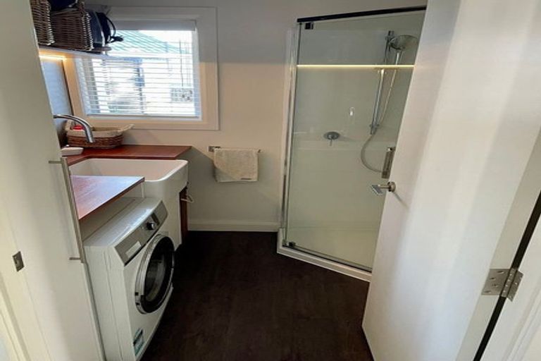 Photo of property in 12a Hinton Place, Weymouth, Auckland, 2103