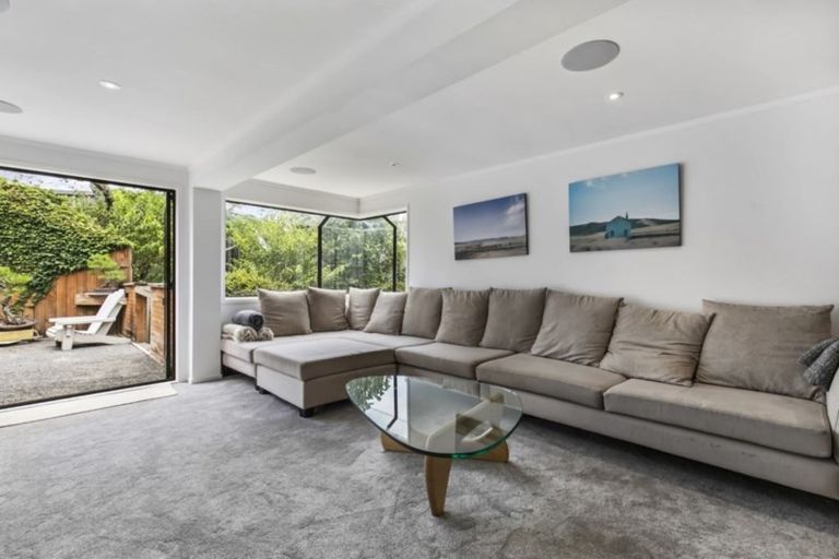 Photo of property in 2/24 Colonial Road, Birkenhead, Auckland, 0626