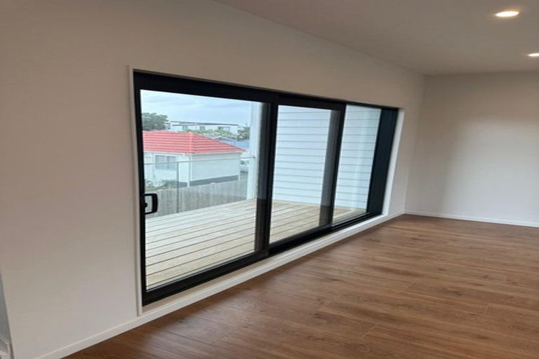 Photo of property in 723a Massey Road, Mangere, Auckland, 2022