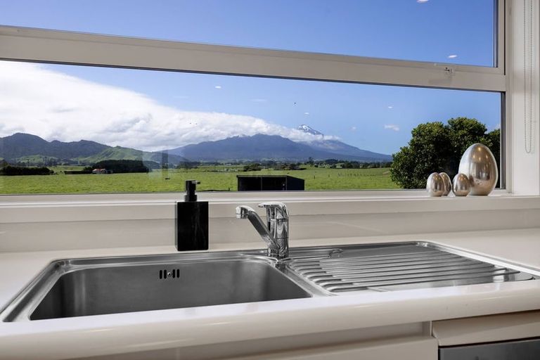 Photo of property in 253 Lwr Pitone Road, Pitone, New Plymouth, 4374