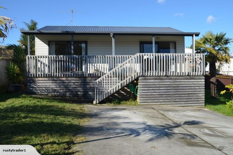 Photo of property in 21 Lantana Road, Green Bay, Auckland, 0604