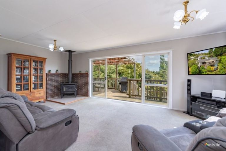 Photo of property in 32 Vista Crescent, Maoribank, Upper Hutt, 5018