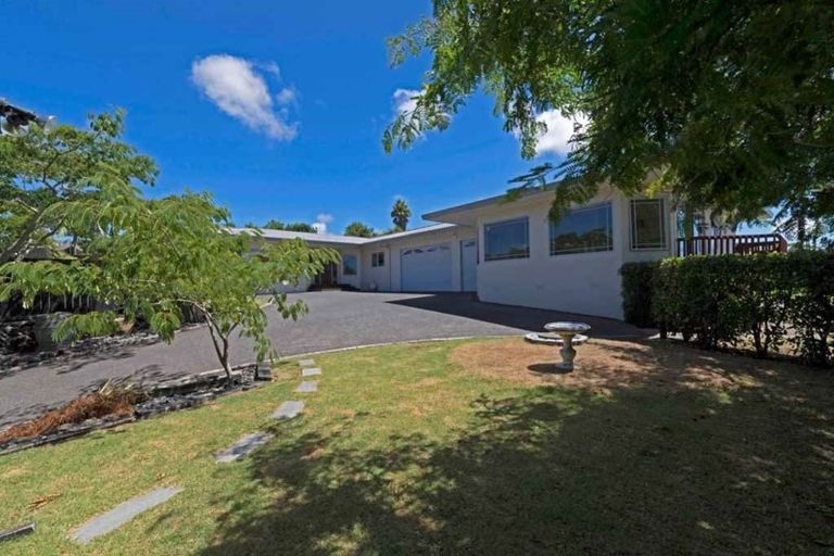 Photo of property in 12 Amber Place, Waimauku, 0812