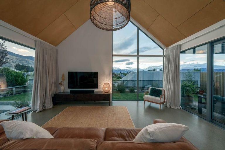 Photo of property in 7 Campbell Road, Wanaka, 9305