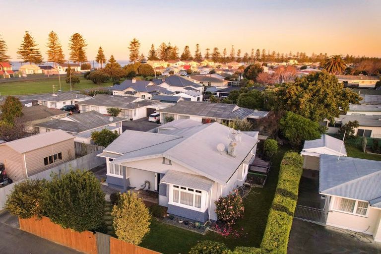 Photo of property in 2 Todd Street, Napier South, Napier, 4110