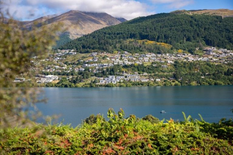 Photo of property in 38 Oregon Drive, Kelvin Heights, Queenstown, 9300