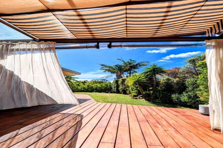 Photo of property in 32 Roy Maloney Drive, Henderson, Auckland, 0612