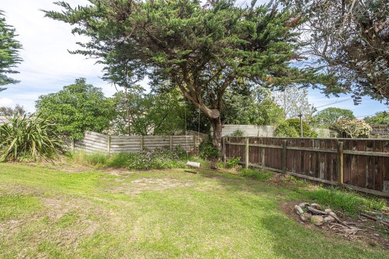 Photo of property in 15 Drake Street, Waikawa Beach, Manakau, 5573