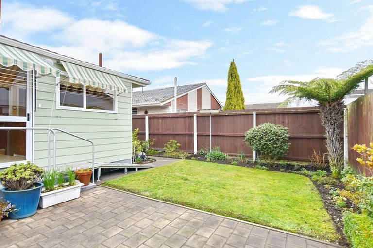 Photo of property in 2/1 Larkhill Place, Russley, Christchurch, 8042