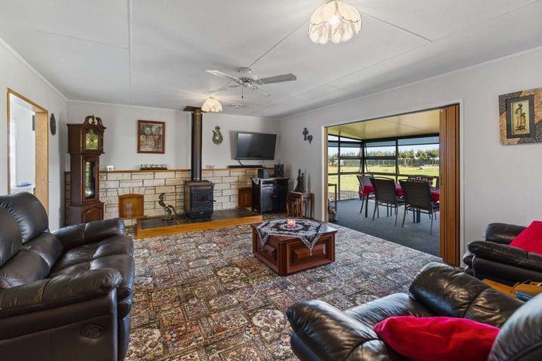 Photo of property in 18 Swinbourne Street, Waverley, 4510