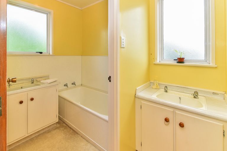 Photo of property in 22 Cheam Place, Pakuranga Heights, Auckland, 2010