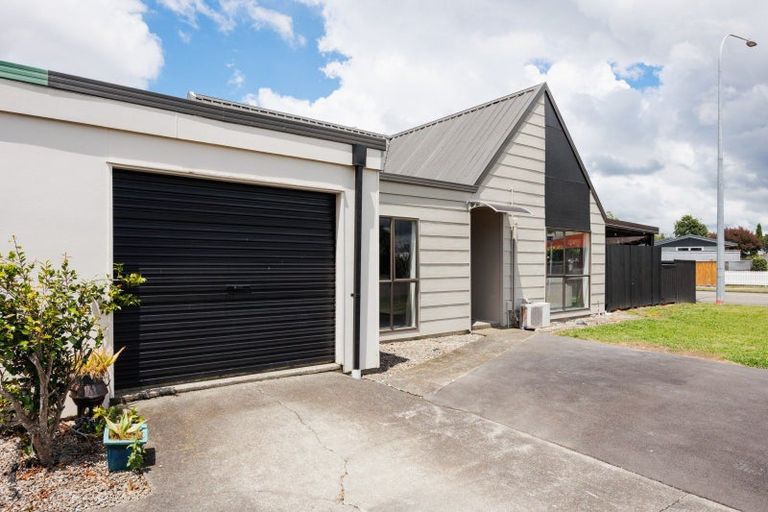 Photo of property in 9 Denver Place, Milson, Palmerston North, 4414