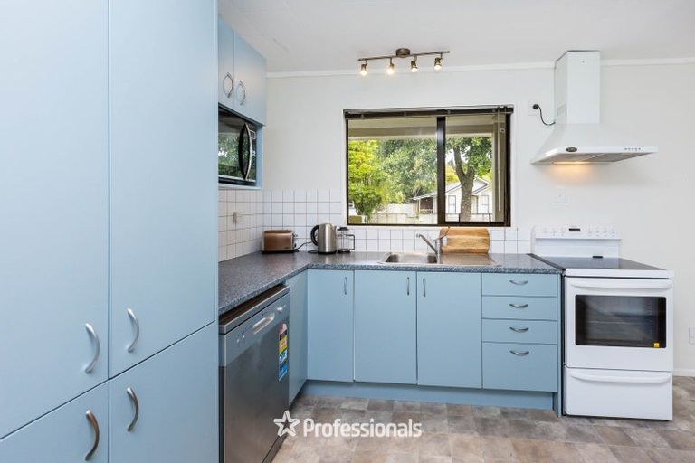 Photo of property in 2/6 Gemstone Drive, Birchville, Upper Hutt, 5018