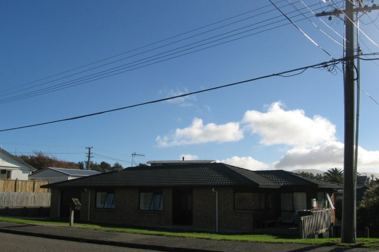 Photo of property in 3 Francis Road, Paraparaumu Beach, Paraparaumu, 5032
