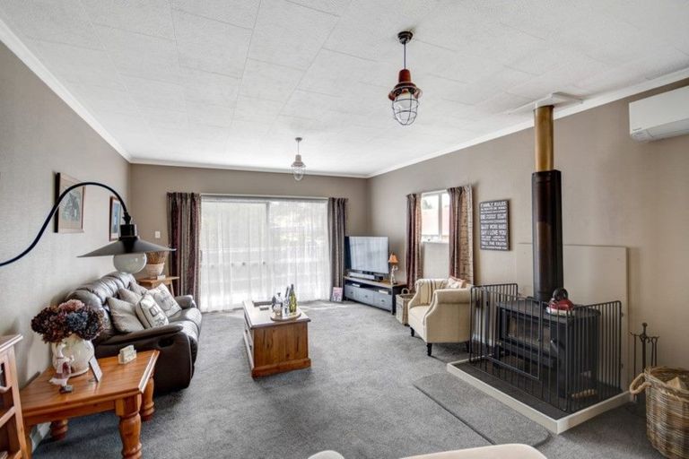 Photo of property in 126 Main Road South, Green Island, Dunedin, 9018