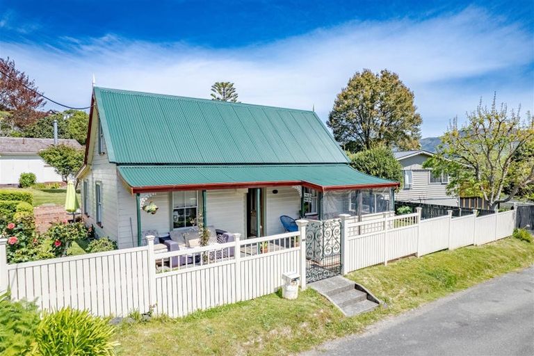 Photo of property in 26 Rue Benoit, Akaroa, 7520