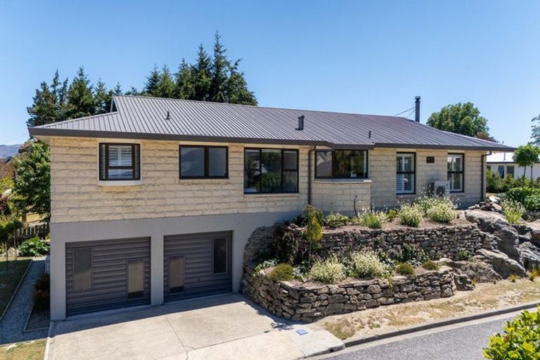 Photo of property in 2 Hart Place, Bridge Hill, Alexandra, 9320