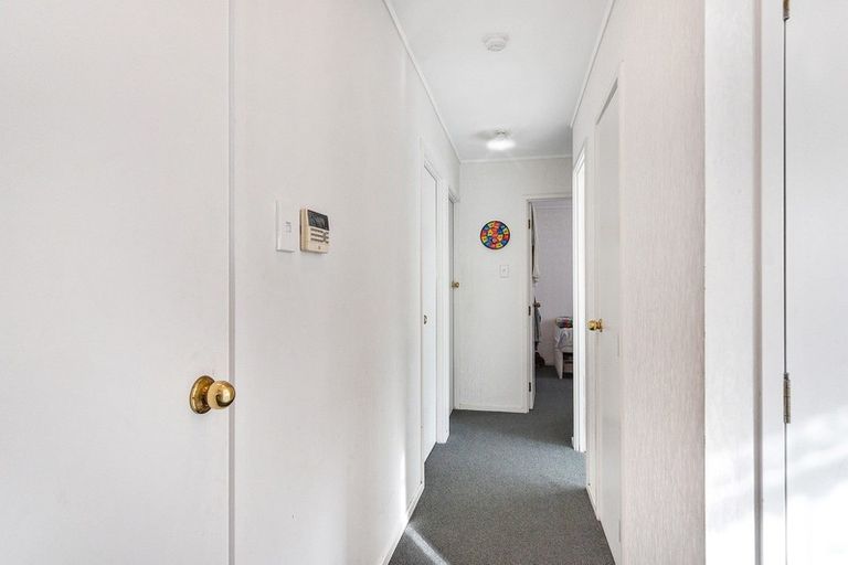 Photo of property in 2/31 Solveig Place, Randwick Park, Auckland, 2105