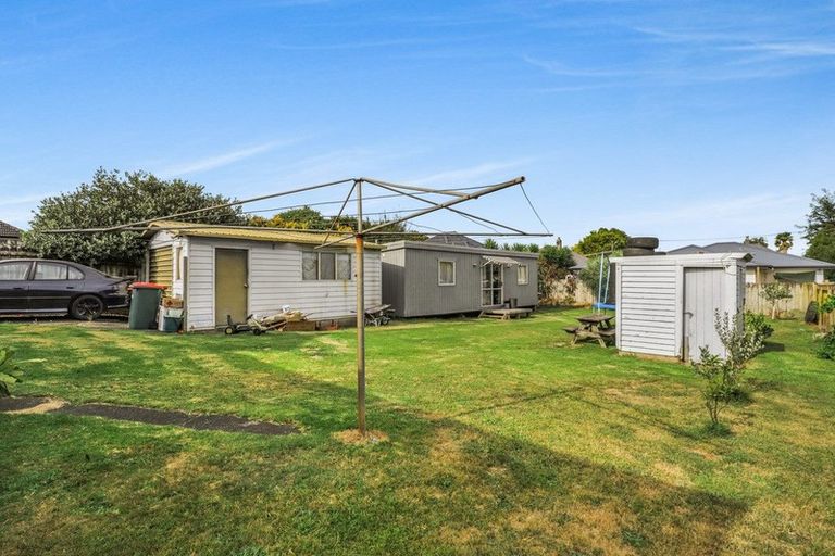 Photo of property in 15 Arimu Road, Papakura, 2110
