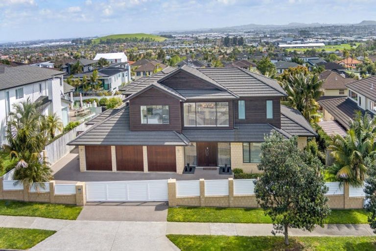 Photo of property in 39 Armstrong Farm Drive, East Tamaki Heights, Auckland, 2016