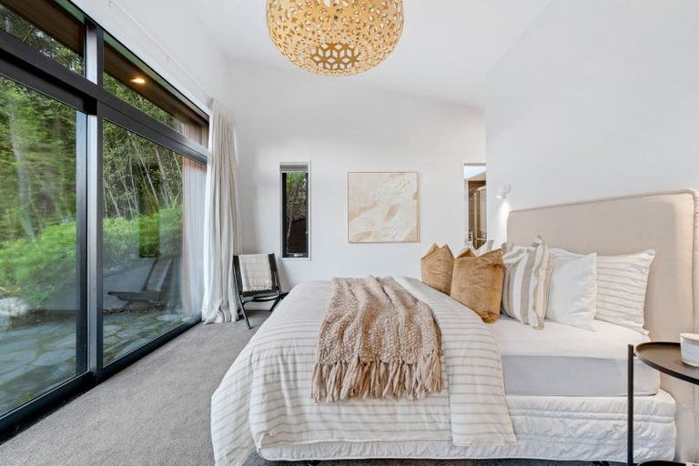 Photo of property in 18 Falcon Heights, Mount Creighton, Queenstown, 9371