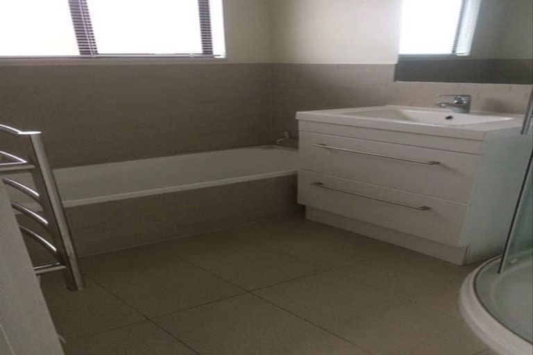 Photo of property in 1/7 Romulus Place, Totara Vale, Auckland, 0629