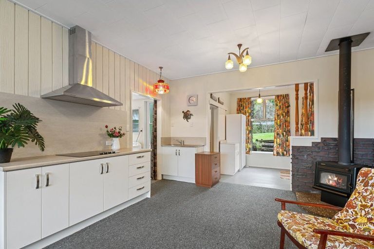 Photo of property in 98 Spencer Road, Lake Tarawera, Rotorua, 3076