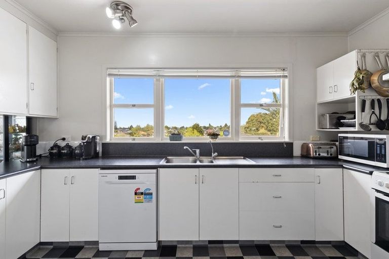 Photo of property in 18 George Arthur Place, Pukekohe, 2120