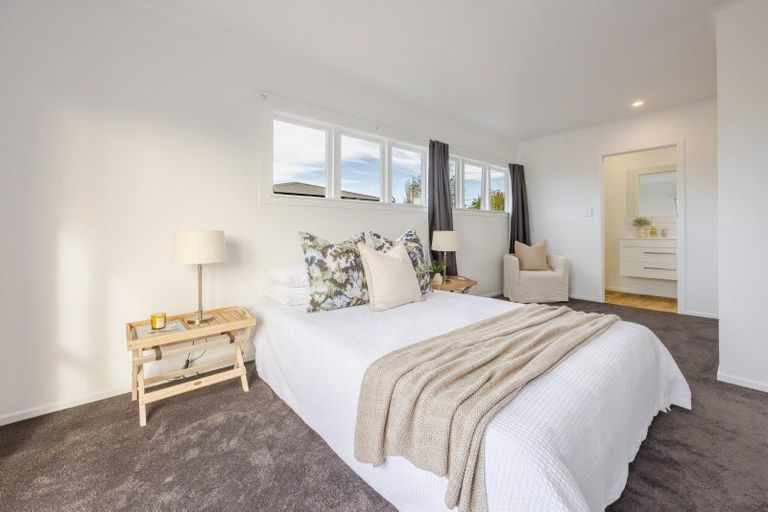 Photo of property in 13 Latham Stubbs Crescent, Waipawa, 4210
