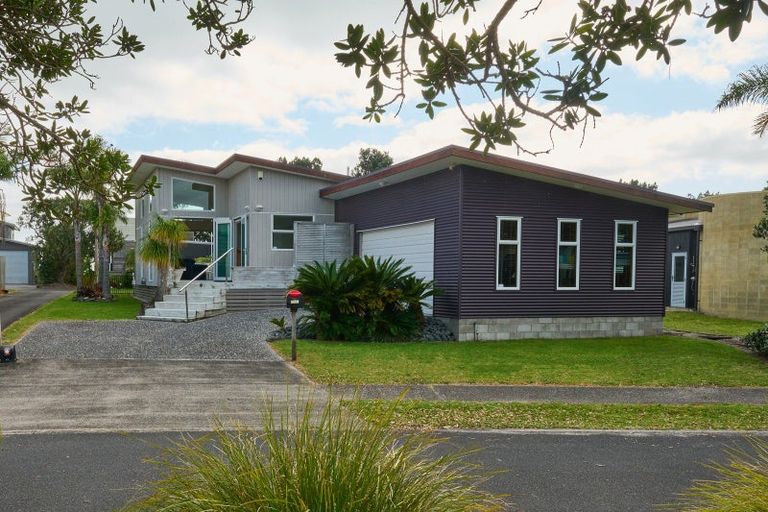 Photo of property in 156 Sands Crescent, Matarangi, Whitianga, 3592