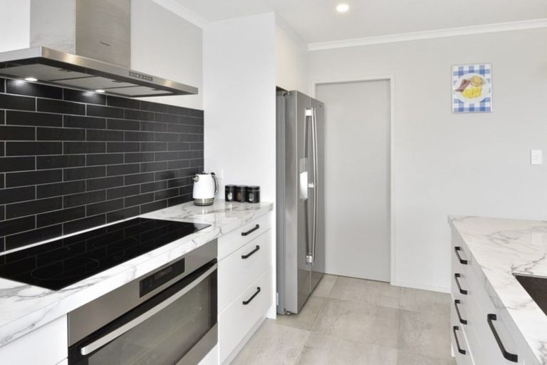 Photo of property in 49 Te Ara Aukati Terrace, Pokeno, 2471